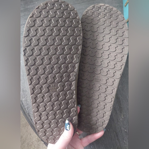 Skims Slippers - Picture 5 of 6